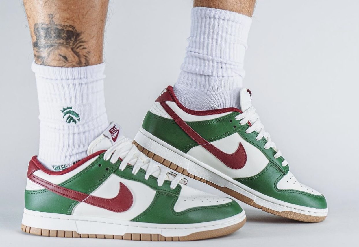 Кроссовки Nike Dunk Low Gorge Green Team Red