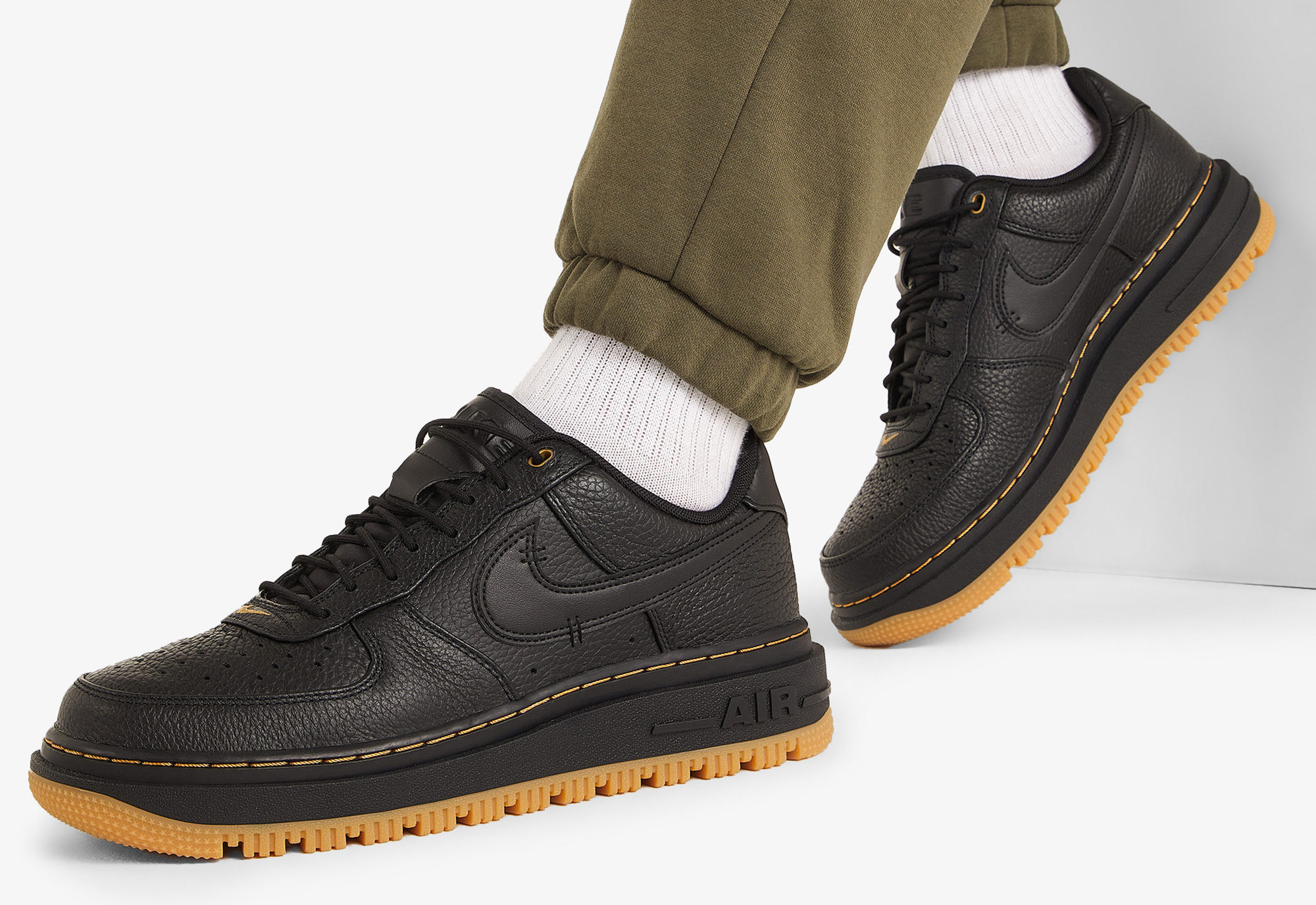 Кроссовки Nike Air Force 1 Luxe Black Gum