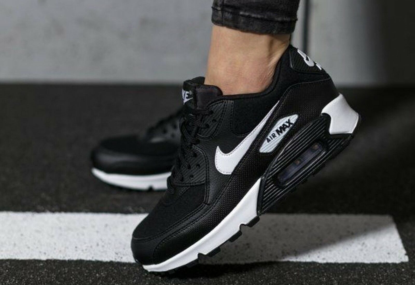 Кроссовки Nike Air Max 90 Essential Black White