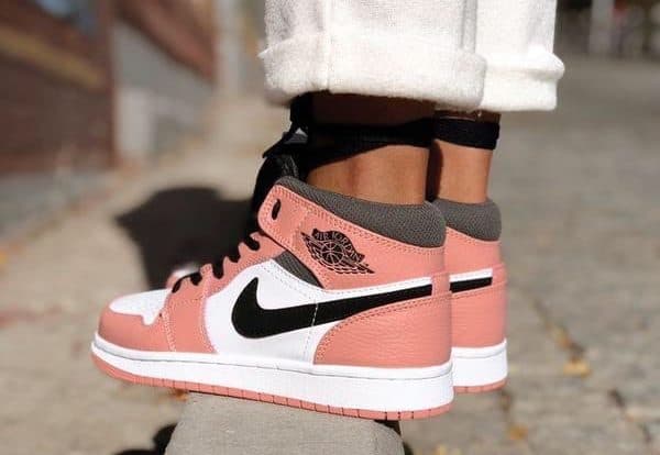 Кроссовки Air Jordan 1 Pink Quartz Розовые
