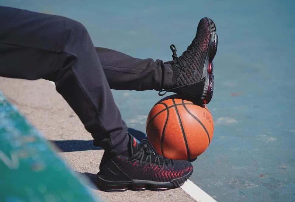 Кроссовки Nike LeBron 16 Fresh Bred Чёрные