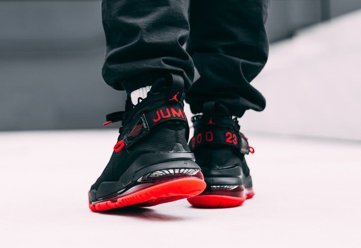 Кроссовки Air Jordan Proto Max 720 Bred Чёрные