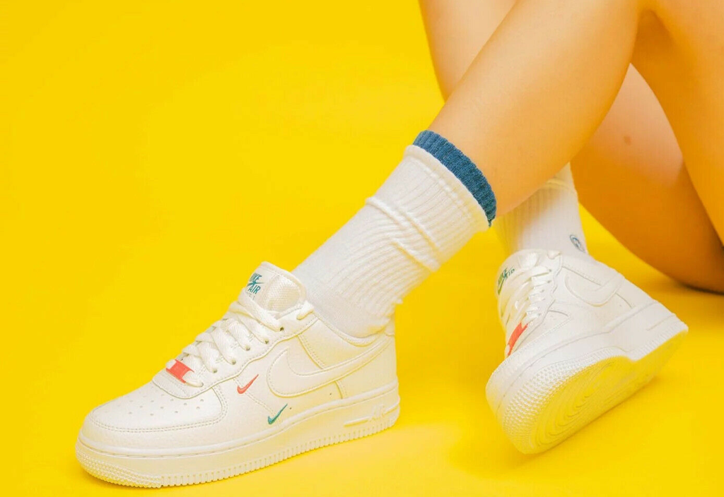 Кроссовки Nike Air Force 1 Essential Summit White Solar Red