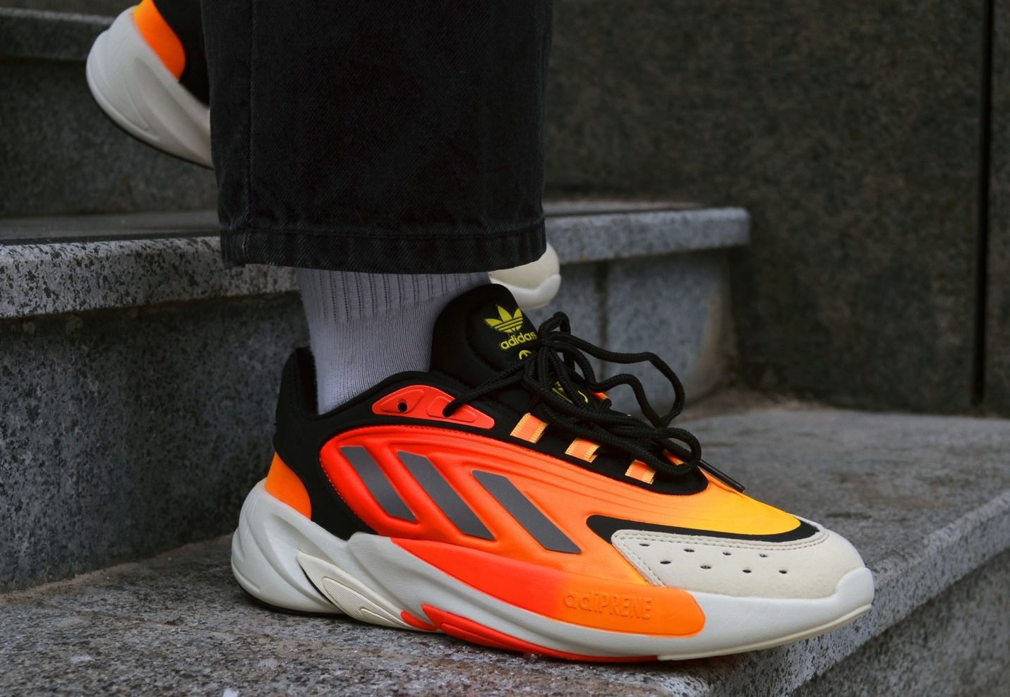 Кроссовки Adidas Ozelia Fiery